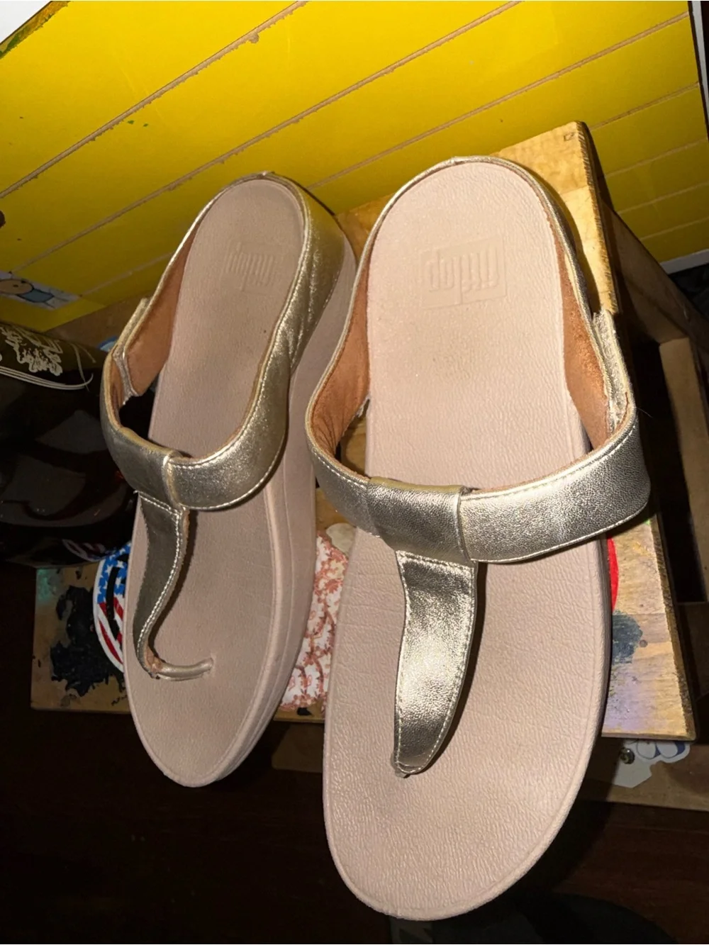 N/A comfortable metallic